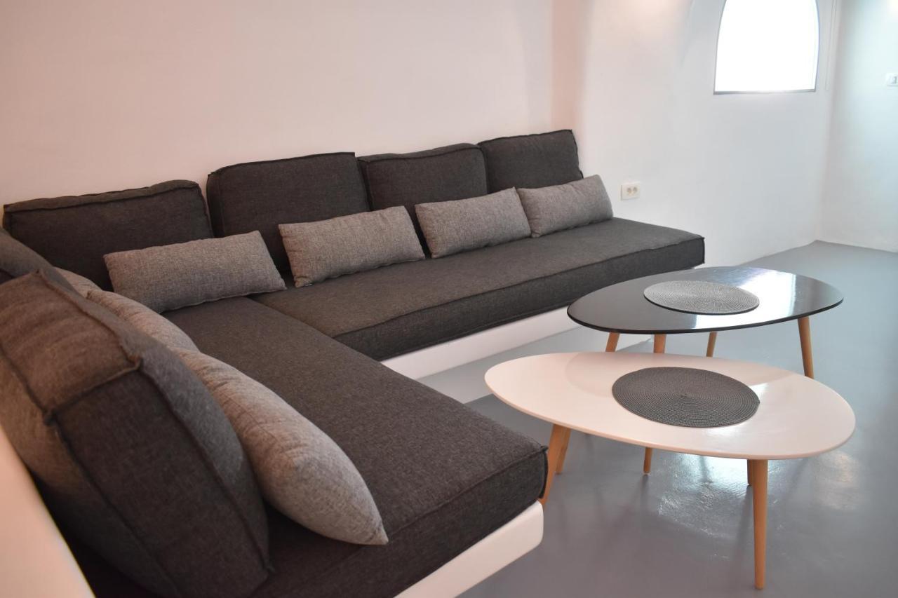 Oinos Luxury Suites Foinikiá Екстериор снимка