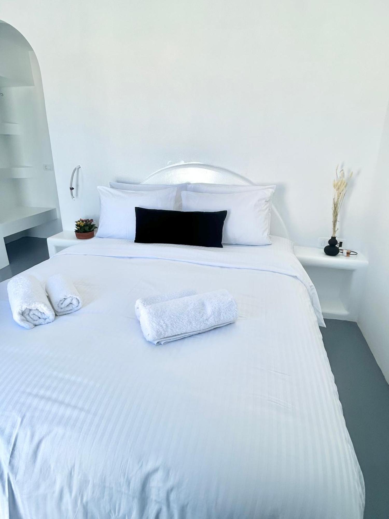 Oinos Luxury Suites Foinikiá Екстериор снимка