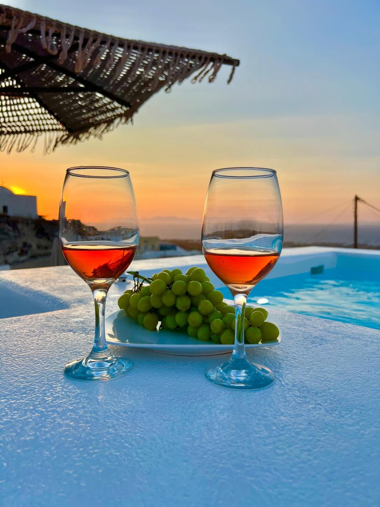 Oinos Luxury Suites Foinikiá Екстериор снимка