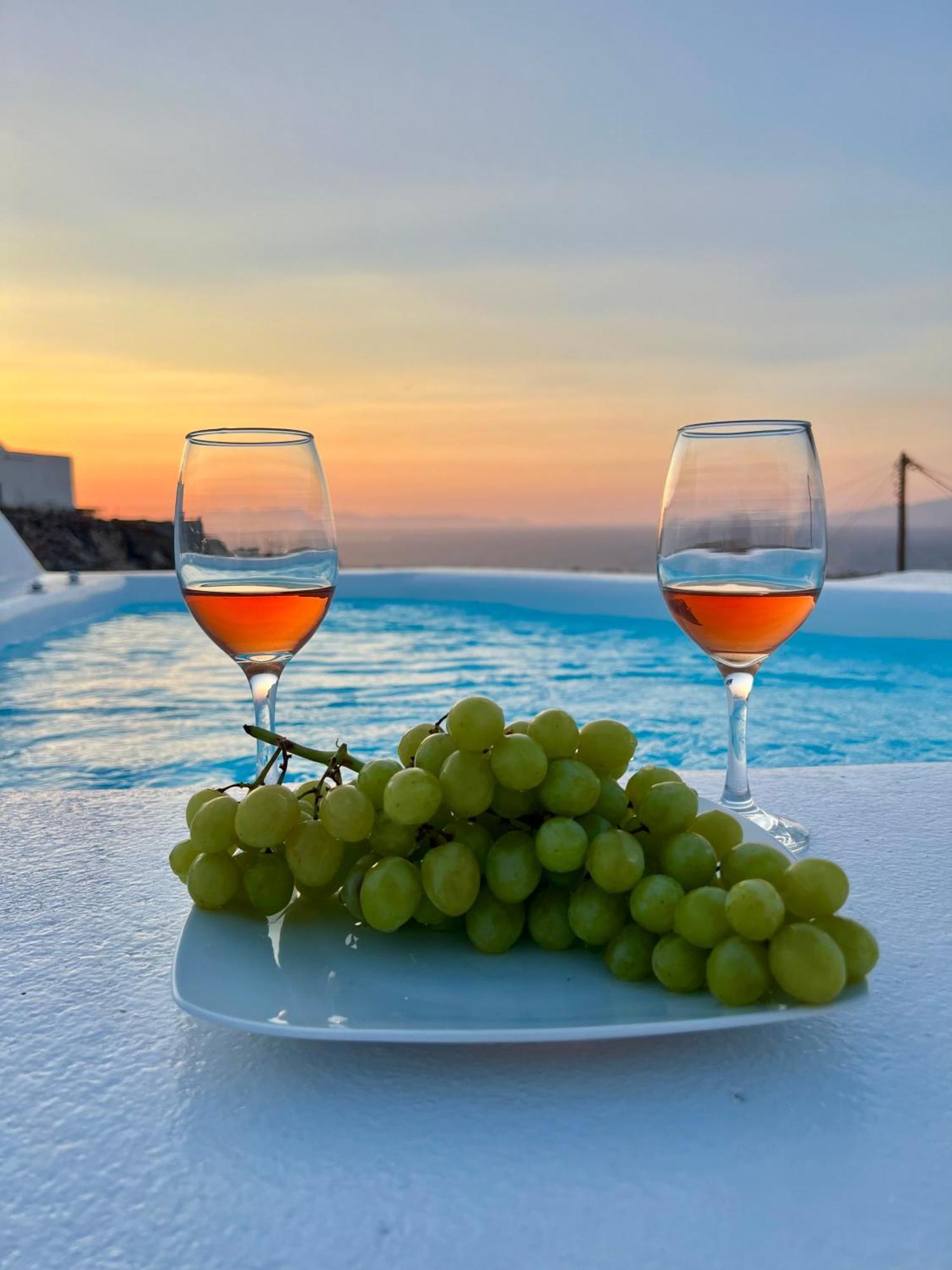 Oinos Luxury Suites Foinikiá Екстериор снимка