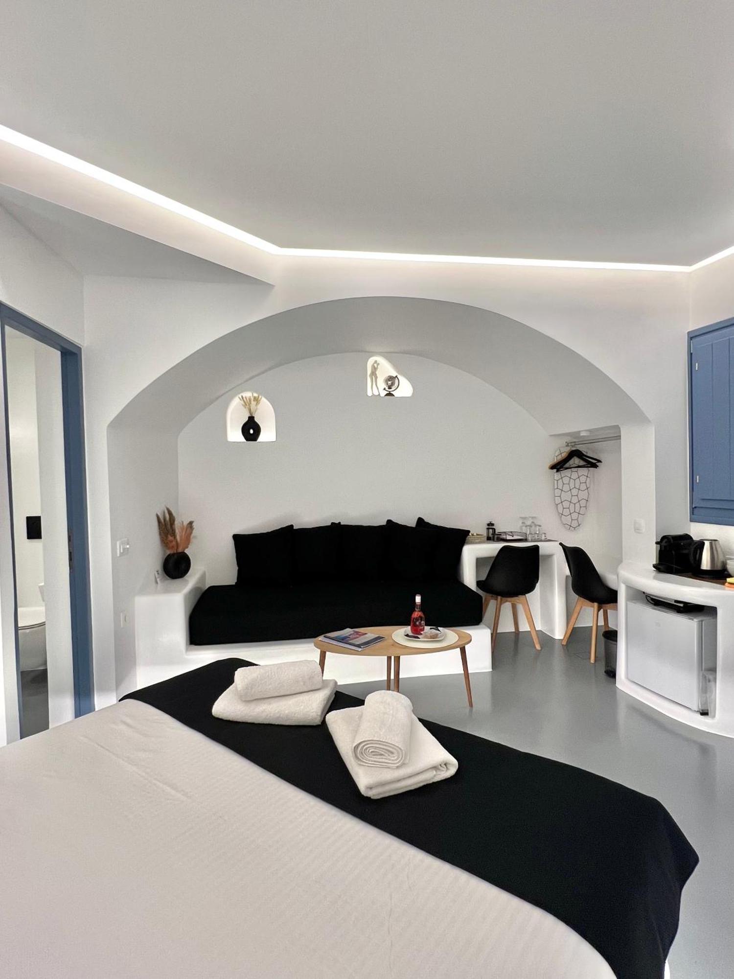 Oinos Luxury Suites Foinikiá Екстериор снимка